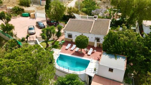Cartama House | Escapada rural con encanto y piscina en Cártama