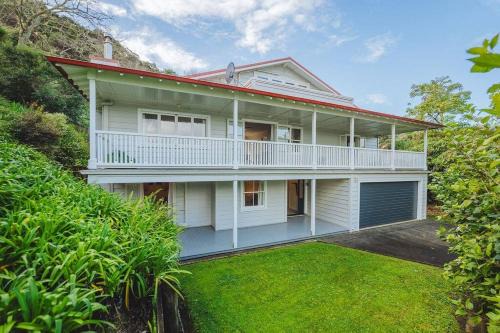 Russell House | Escape North - 2 - 6 Bedrooms 14 Guests Max