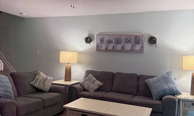 Stone Harbor Condo | Escape to heaven in Stone Harbor !n3 br 2 full bath condo with POOL washer dryer