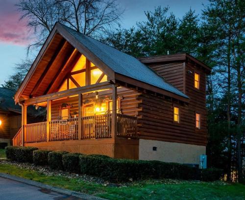 Pigeon Forge House | Escape to the Smokies- Pool, hot tub, cozy cabin, Pigeon Forge