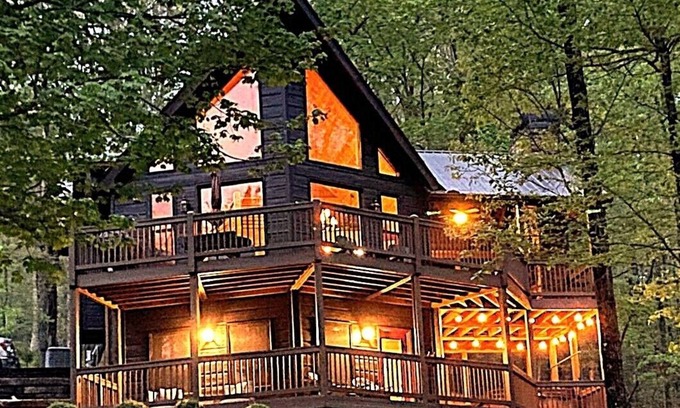 Mineral Bluff Cabin | Escape to your cozy Mineral Bluff cabin, just a hop away from Blue Ridge
