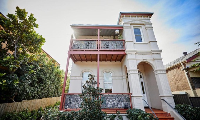 Ashfield Apartment | Esperanza Gardens - A Stylish Victorian Studio