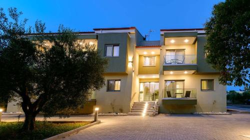 Gerakini Apartment | Estelle Family Luxury Apartments & Suites