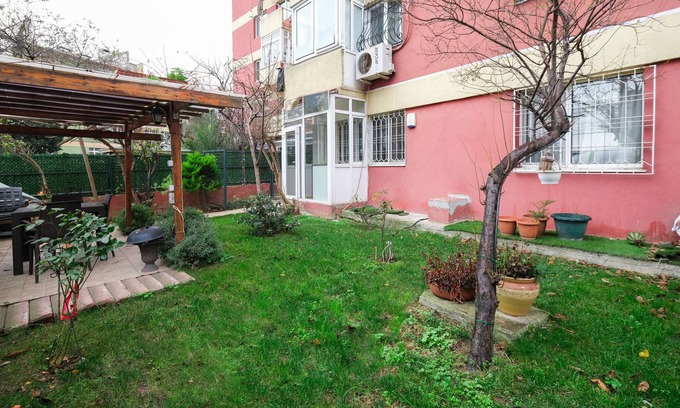 Besiktas House | Etiler Belediye Sitesi by NewInn