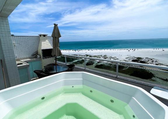 Praia Grande Hotel | Eu Amo Arraial Hospedagem - Cobertura com Jacuzzi Praia Grande