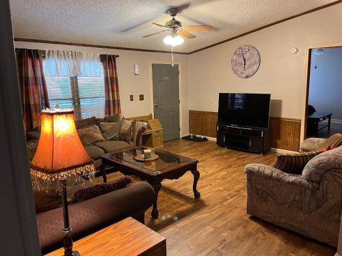 Eureka Springs House | Eureka Springs Country 4bd 2ba Full House - Enjoy a Country Retreat near Beaver Lake and Dam, the White River and Eureka Springs Area