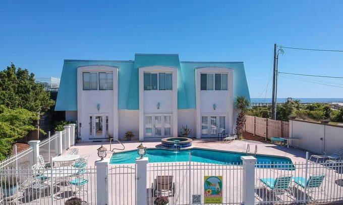 Tybee Island House | Evelyn's is a directly oceanfront, free standing, 6 bedroom, 5 bath home that has everything!