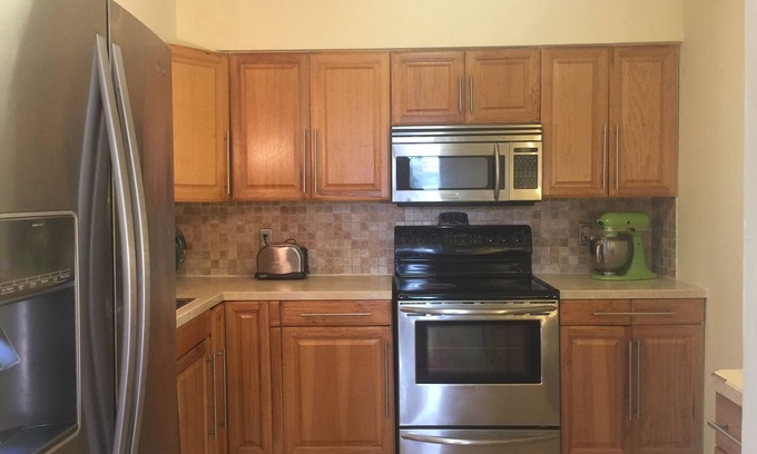 North Central Hollywood House | Every Thing Is Near This Accommodation Is 15- 20 Minutes Away