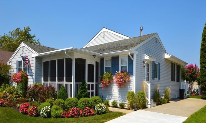 Avalon House | Exceptional expanded rancher located in a wonderful southend Avalon location