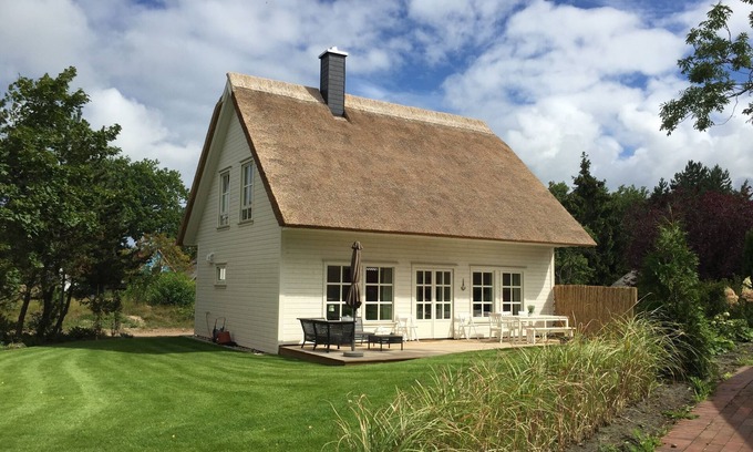 Wieck auf dem Darss House | Excl. Cottage with fireplace, sauna, large terrace, garden, WiFi, beach chair