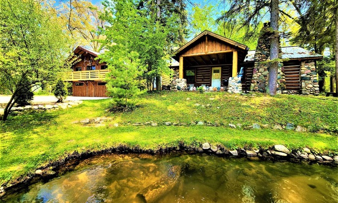 Traverse City Ski Chalet | Exclusive 2 Chalet Stay|HotTub|Fireplace|Beachside