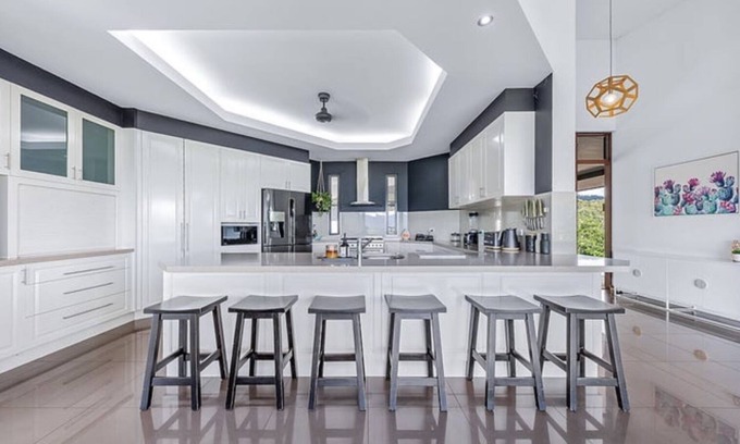 Airlie Beach House | Exclusive luxury hilltop resort style home.
