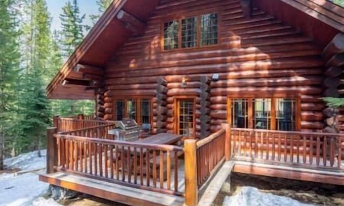 Forest Ridge Estates Cabin | EXCLUSIVE very private cabin on the golf course!