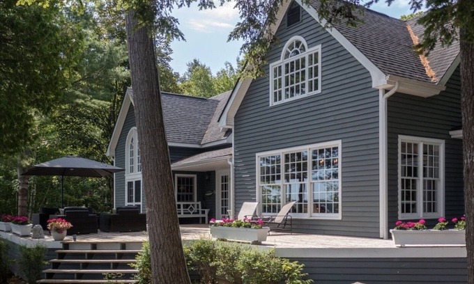 Muskoka Lakes Cottage | Executive Lake Muskoka Island Cottage/Boathouse for Rent