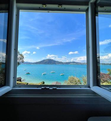 Weyregg am Attersee House | Exklusiver Seetraum am Attersee direkt am See