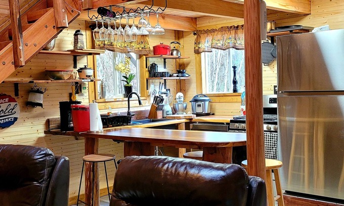 Mountain View House | Exotic family getaway private eco Log cabin near Volcano Park