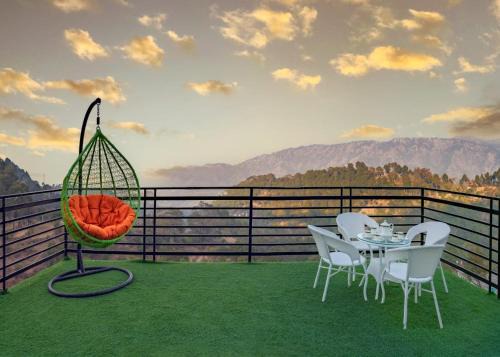 Dharampur Apartment | Exotic Stays I The Western Heights I Toy Train & Mountains View I Apartments I Excellent Service Of Year I Nature Treks I Kasauli