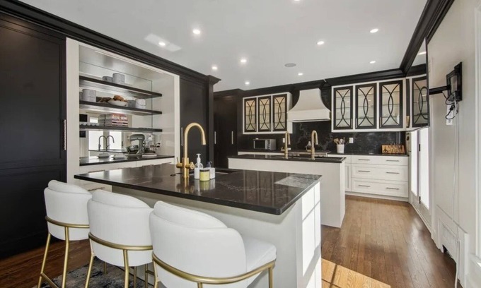 Beachwood House | Expansive, Elegant Escape with Soulful Touches and Serene Vibes