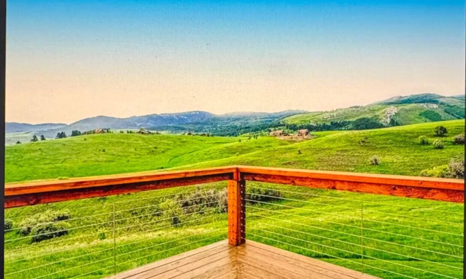 Bozeman House | Expansive views, wildlife, and privacy.