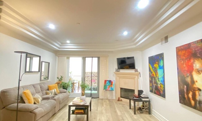 Studio City Condo | Experience beautiful Studio City in the center of restaurants and shopping