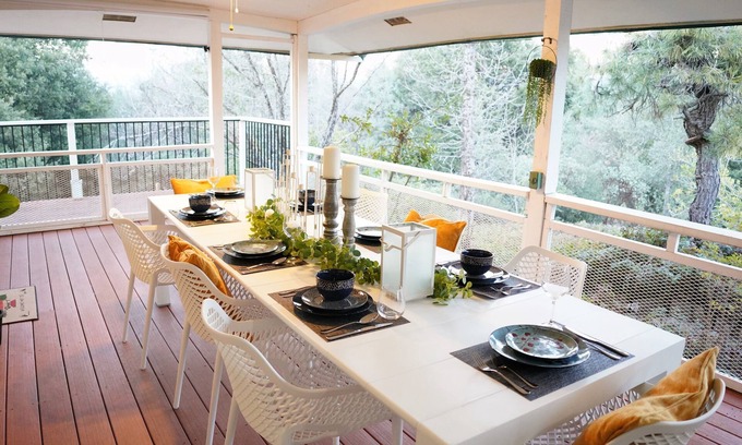 Oakhurst Villa | Experience Luxury: 3000 Sq. Ft. Retreat with Private Dog Park near Yosemite!