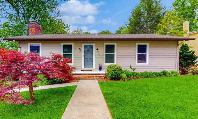Lake Junaluska House | Experience "Sunny Retreat" in Lake Junaluska - Cozy Sunroom, Pool, Trails, More