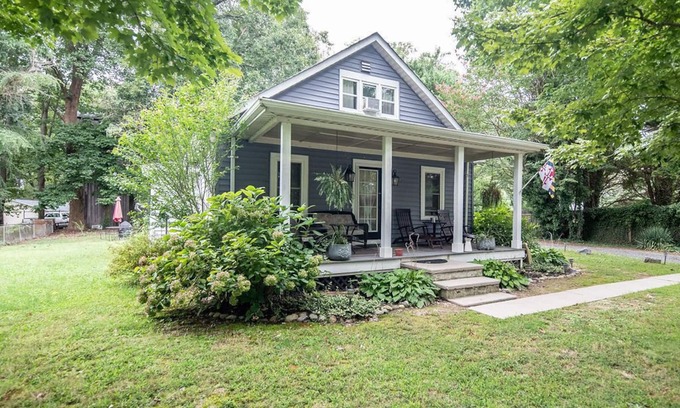 Lusby House | Experience the best of Southern Maryland at the Calvert Cliffs Cottage.