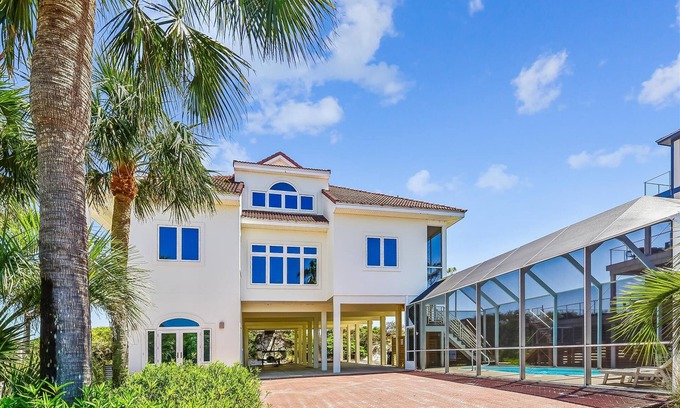 East End House | EXPERIENCE THE ULTIMATE IN ISLAND LIVING at the incredible beach front home AMBASSADOR.