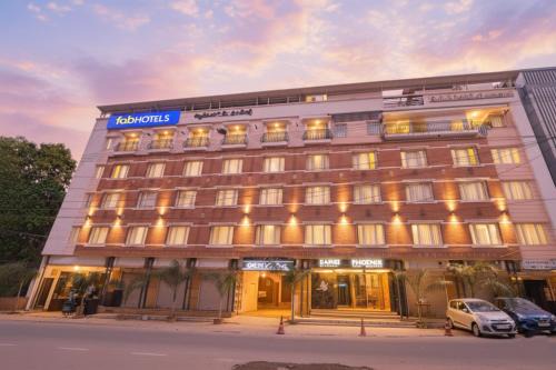 Shivaji Nagar Hotel | FabExpress Phoenix Resorts - Nr M Chinnaswamy Stadium