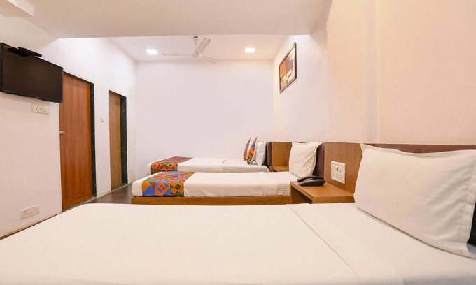 Andheri West Hotel | FabHotel Aksa Inn