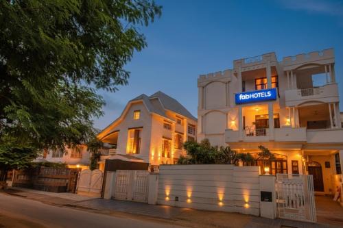 Vaishali Nagar Hotel | FabHotel Jaipur Villa