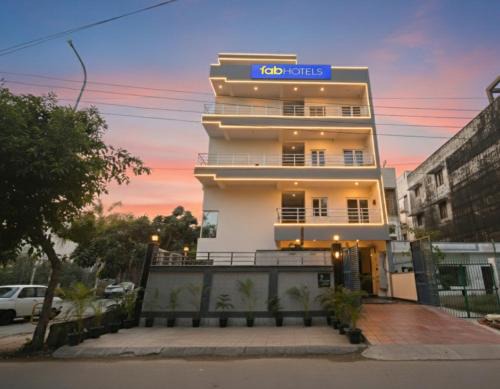 Sector 70 Hotel | FabHotel Palm Paradise