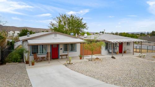 Joshua Tree Villa | Fable by AvantStay 2 Unique Spaces w Bowling Hot Tub Fire Pit Large Yard