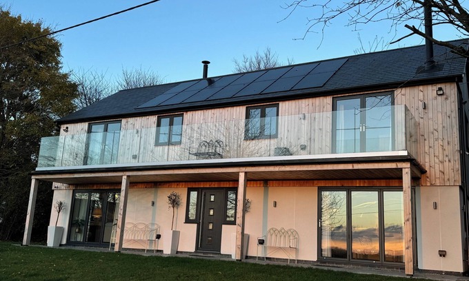 Broad Hinton House | Fabulous Countryside Modern Retreat with Stunning Views and Log Burners