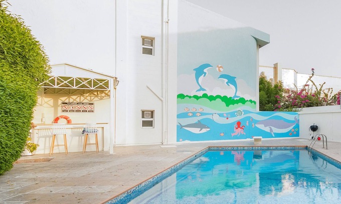 Umm Suqeim 1 Villa | Fabulous villa w/pool, garden, ping pong, bikes
