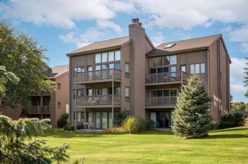 Acme Apartment | Fairway Breeze Retreat