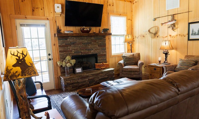 Lakemont House | Fall Folliage Mountain Cabin, River Front, Firepit