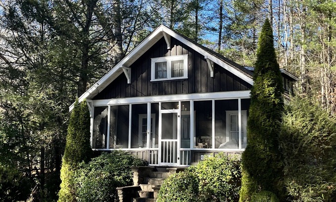 Waynesville Cottage | Fall is calling! Don't wait to book this Lake Junaluska cottage!