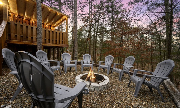 Broken Bow Cabin | 🍁 Fall specials! Updated Cabin 🪵 Creek 🏞 🔥 pit 🍁