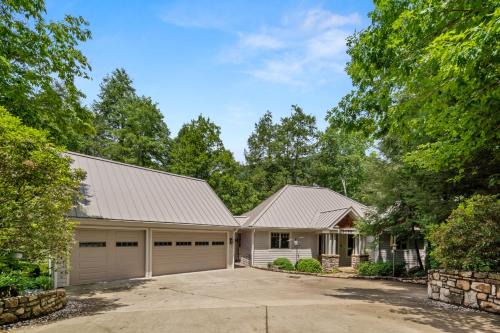 Lake Lure House | Falling Waters at Rumbling Bald