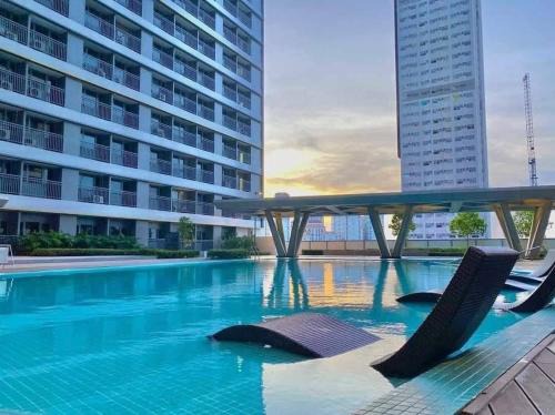 Highway Hills Apartment | fame residence staycation