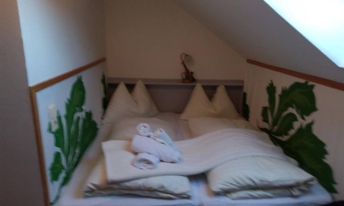 Bad Kleinkirchheim Bed & Breakfast | Familienzimmer, Dusche, WC, Standard - Hotel Kirchenwirt