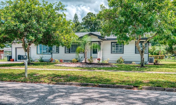 West Bradenton House | Family 3BR 2.5 Bath Close to Anna Maria and IMG