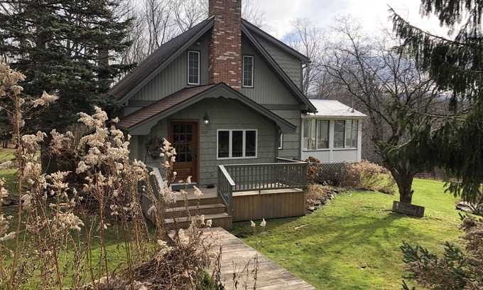 Prattsville House | Family and dog friendly Catskills