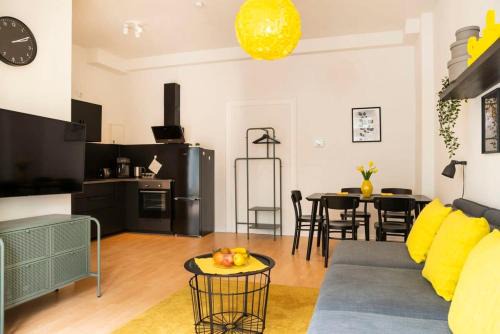 Gleimviertel Apartment | FAMILY at Mauerpark plus SelfCheckIn plus Street Parking