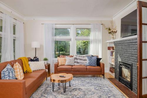 Appleton House | Family Downtown Mansion - Sleeps 13