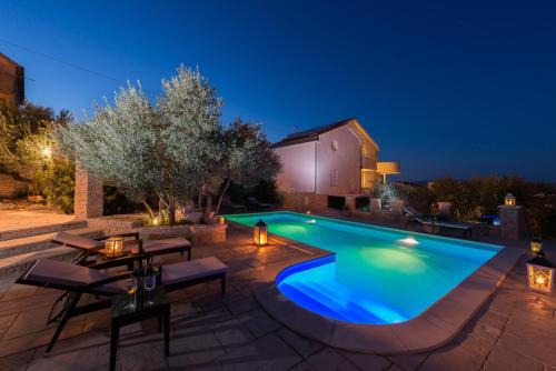 Susica Apartment | Family-friendly apartments with swimming pool Murter - 16655