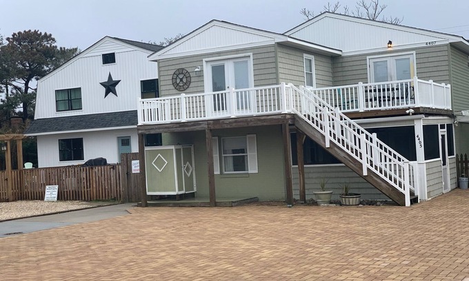 Chic's Beach House | Family friendly Beach house 400 Yards to Beach! Sleeps10