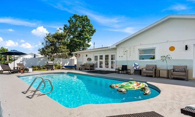 Venetian Way House | Family-Friendly Canal-Front Pool Home Near River & Beach! 🌴