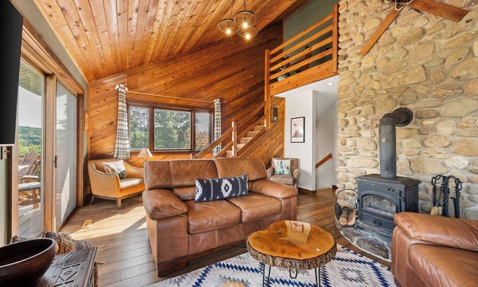 West Valley Cabin | Family-Friendly Cabin with Heated Pool & Sauna